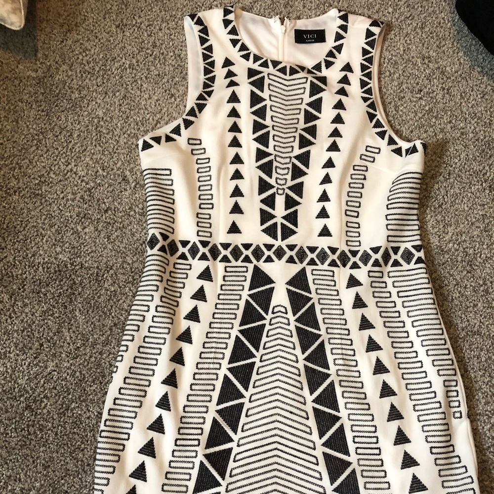 Vici white and black dress